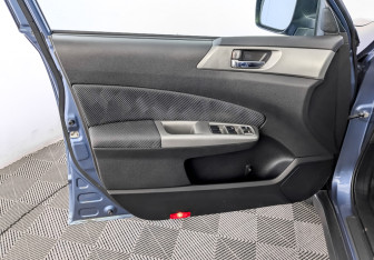Подержанный автомобиль Subaru Forester Suv 2010 года (19 фото)