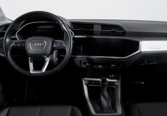 Подержанный автомобиль Audi Q3 2020 года (12 фото)