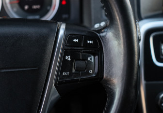 Подержанный автомобиль Volvo V60 2011 года (19 фото)