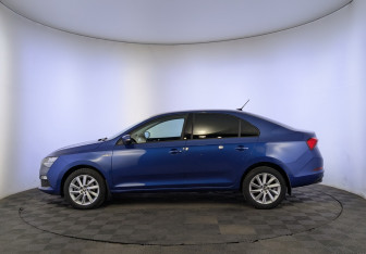 Подержанный автомобиль Skoda Rapid Liftback 2021 года (8 фото)