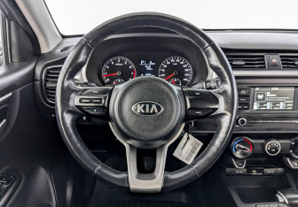 Подержанный автомобиль Kia Rio Hatchback 2021 года (21 фото)