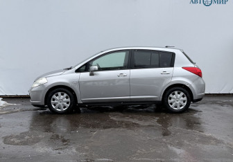 Подержанный автомобиль Nissan Tiida Hatchback 2006 года (8 фото)