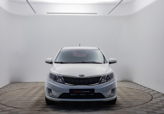 Подержанный автомобиль Kia Rio Hatchback 2013 года (2 фото)