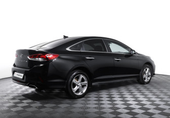 Подержанный автомобиль Hyundai Sonata 2019 года (5 фото)