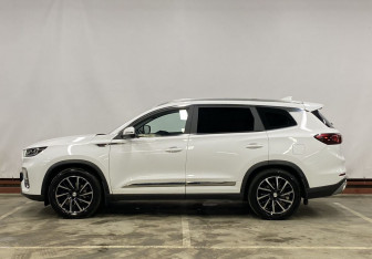 Подержанный автомобиль Chery Tiggo 8 Pro 2021 года (8 фото)
