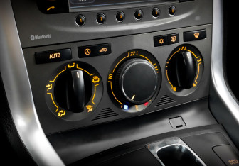 Подержанный автомобиль Opel Antara 2013 года (26 фото)