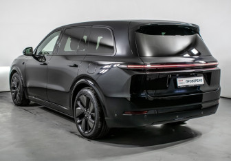 Подержанный автомобиль LiXiang L9 2023 года (7 фото)