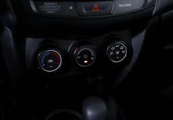 Подержанный автомобиль Mitsubishi ASX 2014 года (13 фото)