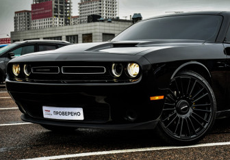 Подержанный автомобиль Dodge Challenger 2020 года (20 фото)