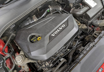 Подержанный автомобиль Volvo S60 2012 года (9 фото)