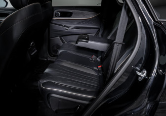 Подержанный автомобиль Jaecoo J8 2024 года (10 фото)