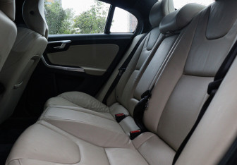 Подержанный автомобиль Volvo S60 2014 года (8 фото)