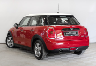 Подержанный автомобиль MINI Hatch 2017 года (7 фото)