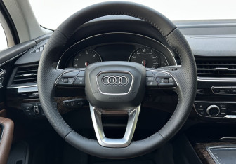 Подержанный автомобиль Audi Q7 2017 года (12 фото)