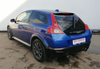 Подержанный автомобиль Volvo C30 2007 года (7 фото)