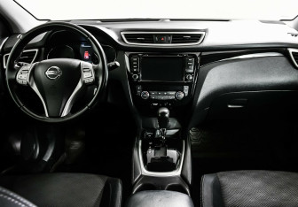 Подержанный автомобиль Nissan Qashqai 2015 года (10 фото)