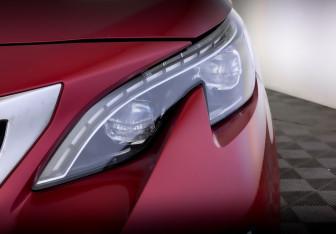 Подержанный автомобиль Peugeot 3008 2018 года (17 фото)