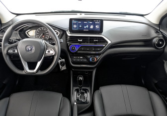 Подержанный автомобиль Changan Alsvin 2023 года (14 фото)