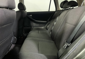 Подержанный автомобиль Toyota Corolla Wagon 2006 года (10 фото)