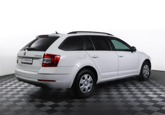 Подержанный автомобиль Skoda Octavia Wagon 2019 года (5 фото)