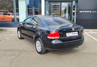 Подержанный автомобиль Volkswagen Polo Sedan 2013 года (7 фото)
