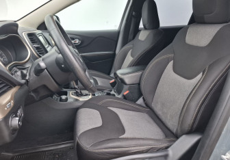 Подержанный автомобиль Jeep Cherokee 2014 года (10 фото)