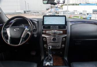 Подержанный автомобиль Infiniti QX80 2018 года (14 фото)