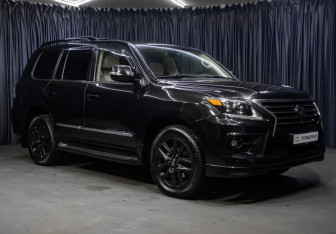 Подержанный автомобиль Lexus LX 2015 года (3 фото)