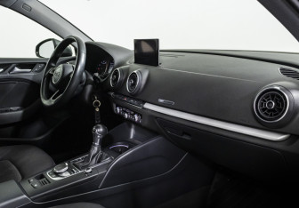 Подержанный автомобиль Audi A3 Sedan 2020 года (10 фото)
