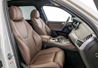Подержанный автомобиль BMW X5 2020 года (25 фото)