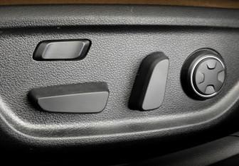 Подержанный автомобиль Genesis G70 2019 года (21 фото)