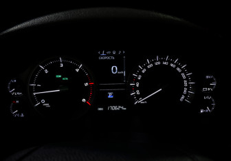 Подержанный автомобиль Toyota Land Cruiser Suv 2015 года (17 фото)