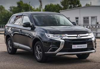 Подержанный автомобиль Mitsubishi Outlander 2018 года (3 фото)