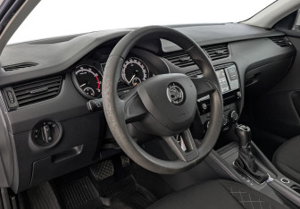 Подержанный автомобиль Skoda Octavia Liftback 2020 года (15 фото)