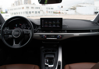 Подержанный автомобиль Audi A4 Sedan 2021 года (13 фото)