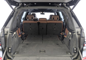 Подержанный автомобиль BMW X7 2024 года (10 фото)