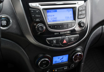 Подержанный автомобиль Hyundai Solaris Hatchback 2013 года (18 фото)