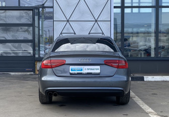 Подержанный автомобиль Audi A4 Sedan 2013 года (6 фото)