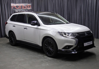 Подержанный автомобиль Mitsubishi Outlander 2022 года (3 фото)