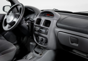 Подержанный автомобиль Renault Clio Hatchback 2000 года (9 фото)