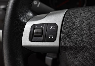 Подержанный автомобиль Opel Zafira Compactvan 2010 года (12 фото)