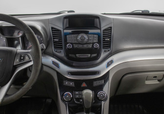 Подержанный автомобиль Chevrolet Orlando 2013 года (15 фото)