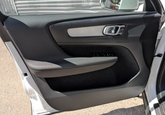 Подержанный автомобиль Volvo XC40 2020 года (19 фото)