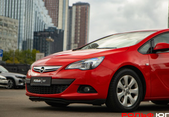 Подержанный автомобиль Opel Astra Hatchback 2014 года (15 фото)