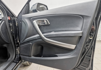 Подержанный автомобиль FAW Besturn X80 2019 года (24 фото)