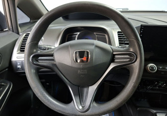 Подержанный автомобиль Honda Civic Sedan 2010 года (16 фото)