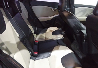 Подержанный автомобиль Volvo V40 Hatchback 2013 года (10 фото)