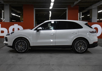 Подержанный автомобиль Porsche Cayenne 2020 года (8 фото)