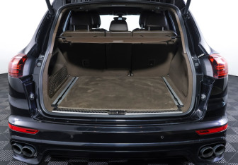 Подержанный автомобиль Porsche Cayenne 2015 года (9 фото)
