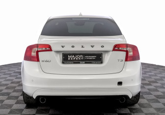Подержанный автомобиль Volvo S60 2016 года (6 фото)